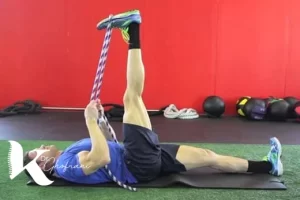 کشش همسترینگ با حوله